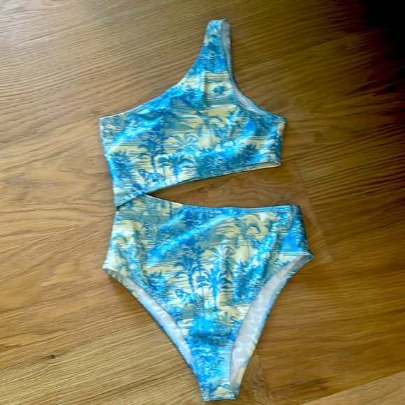 N O L I        Cute one piece swimsuit with palm trees (no price tag) - Picture 1 of 6